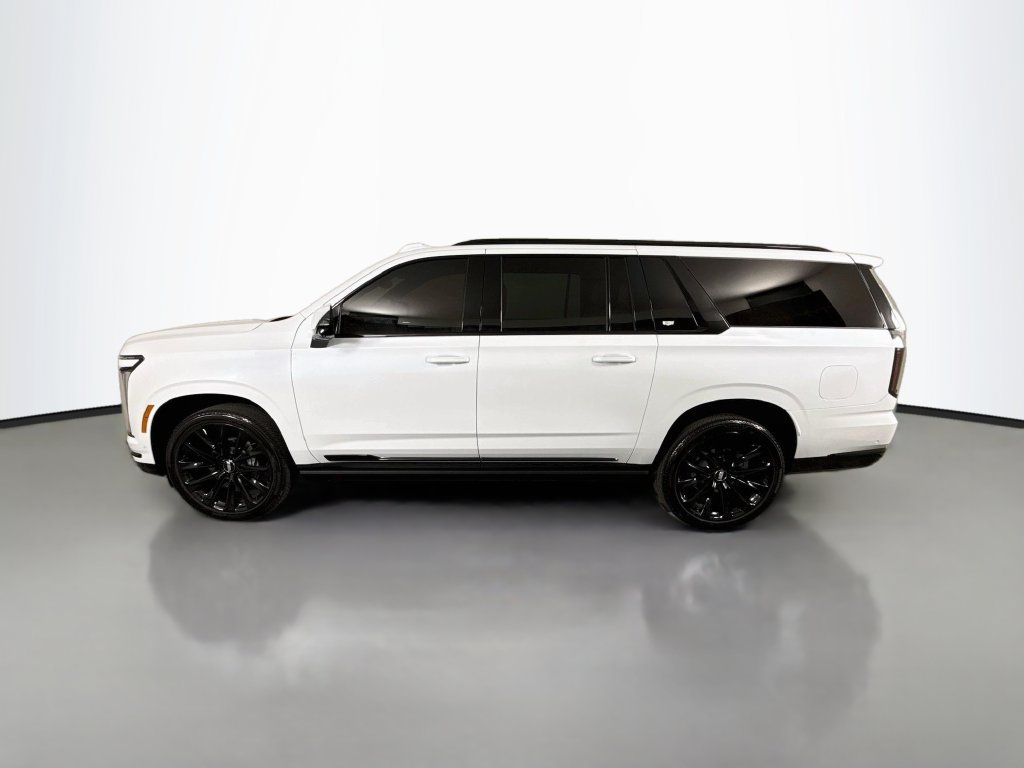 Used 2026 Cadillac Escalade ESV Platinum Sport w/ LPO, ONYX Package AWD/4WD image 4