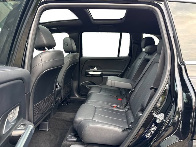 Used 2021 Mercedes-Benz GLB 250 4MATIC w/ Premium Package image 11