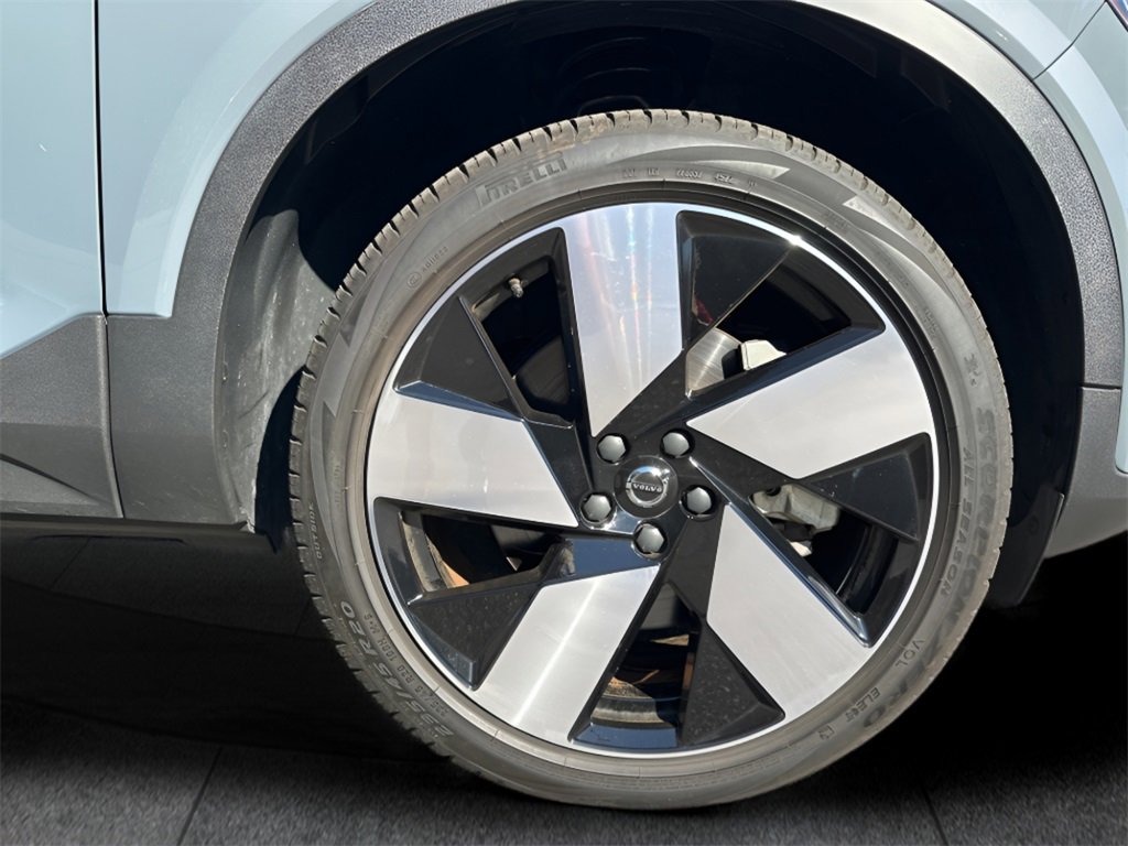 Used 2023 Volvo XC40 Recharge Plus image 9