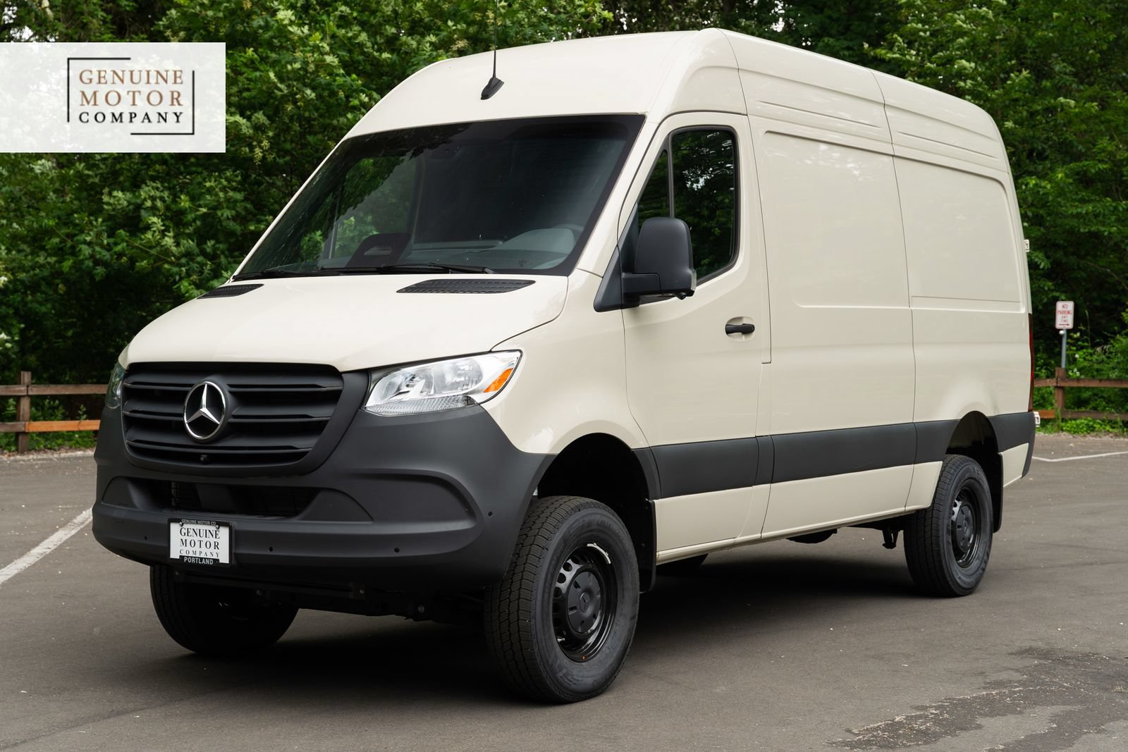 Used 2025 Mercedes-Benz Sprinter 2500 image 1