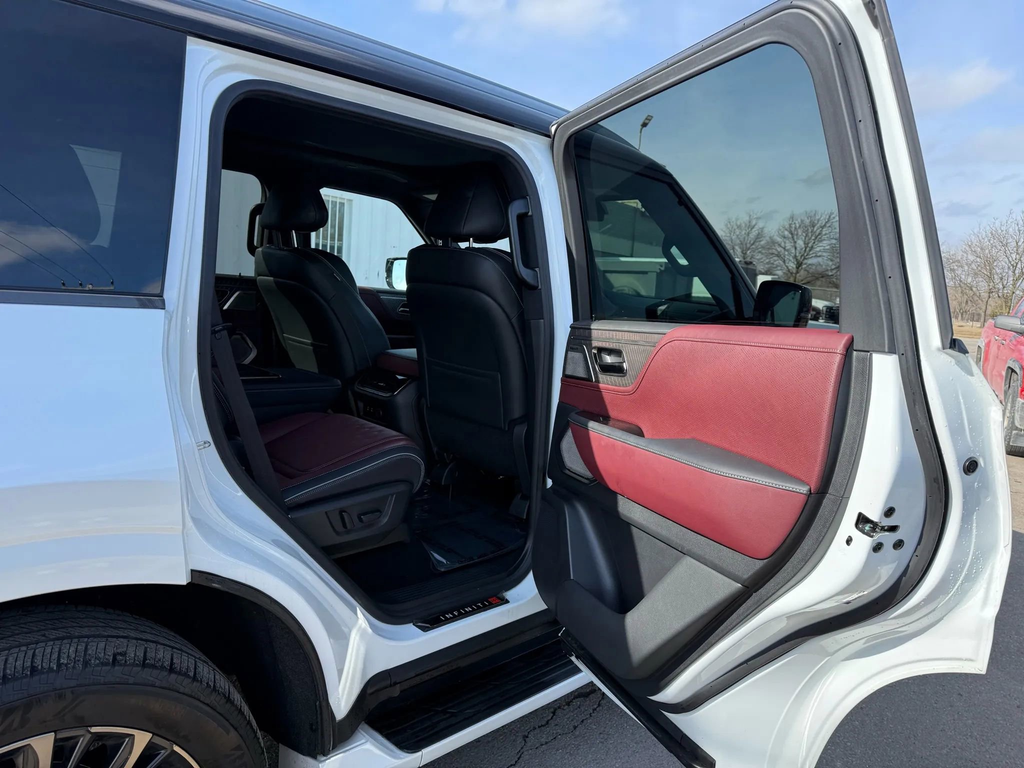 Used 2025 INFINITI QX80 Autograph image 29