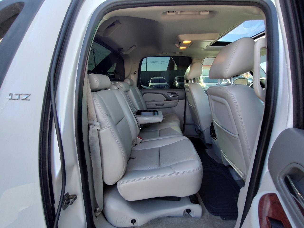 Used 2011 Chevrolet Avalanche LTZ image 37