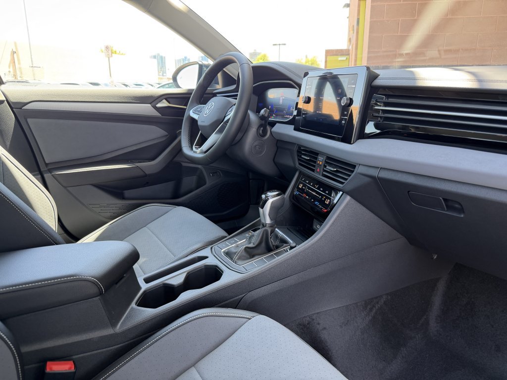 Used 2025 Volkswagen Jetta SE w/ Sunroof Package FWD image 37