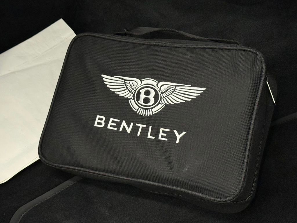 Used 2022 Bentley Flying Spur Plug-In Hybrid image 43