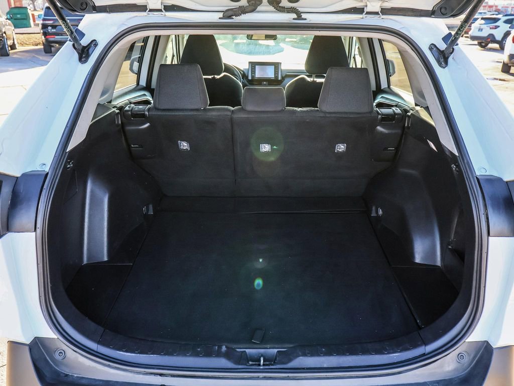 Used 2022 Toyota RAV4 LE image 14