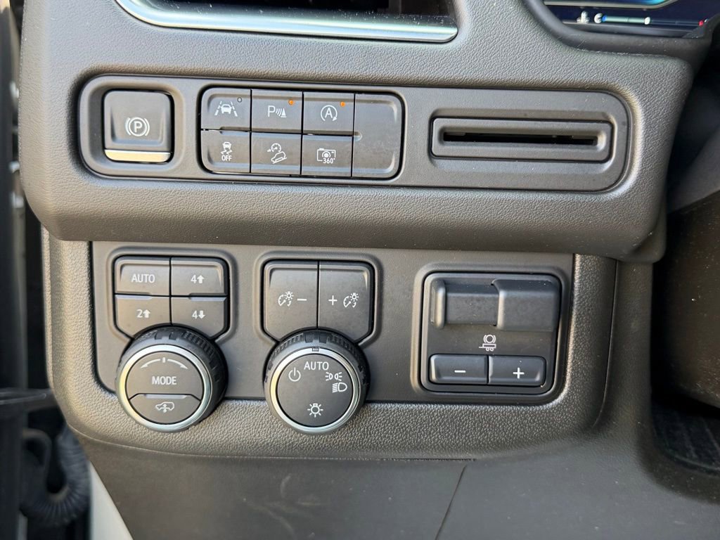 Used 2024 Chevrolet Tahoe Z71 w/ Z71 Off-Road Package AWD/4WD image 15