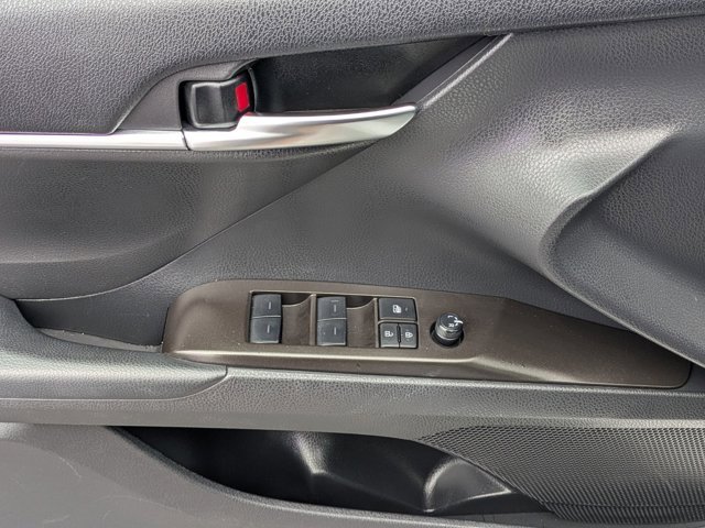 Used 2024 Toyota Camry SE image 18