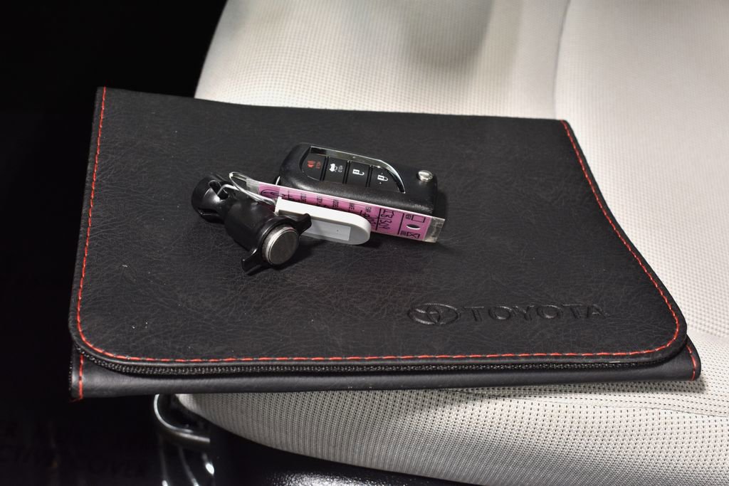 Used 2020 Toyota C-HR LE image 39