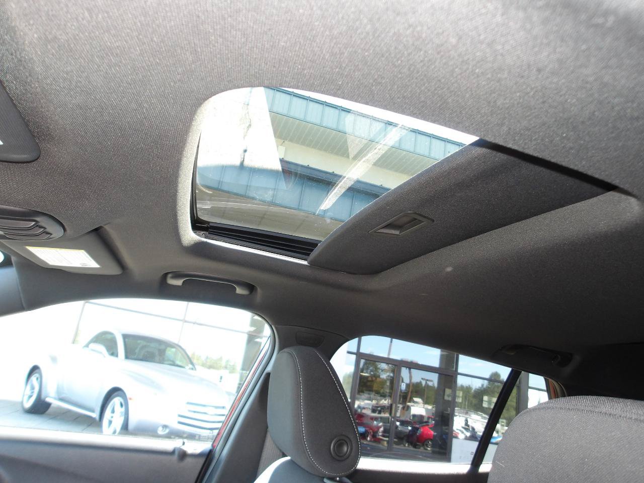 Used 2024 Chevrolet Trax RS w/ Sunroof Package FWD image 14