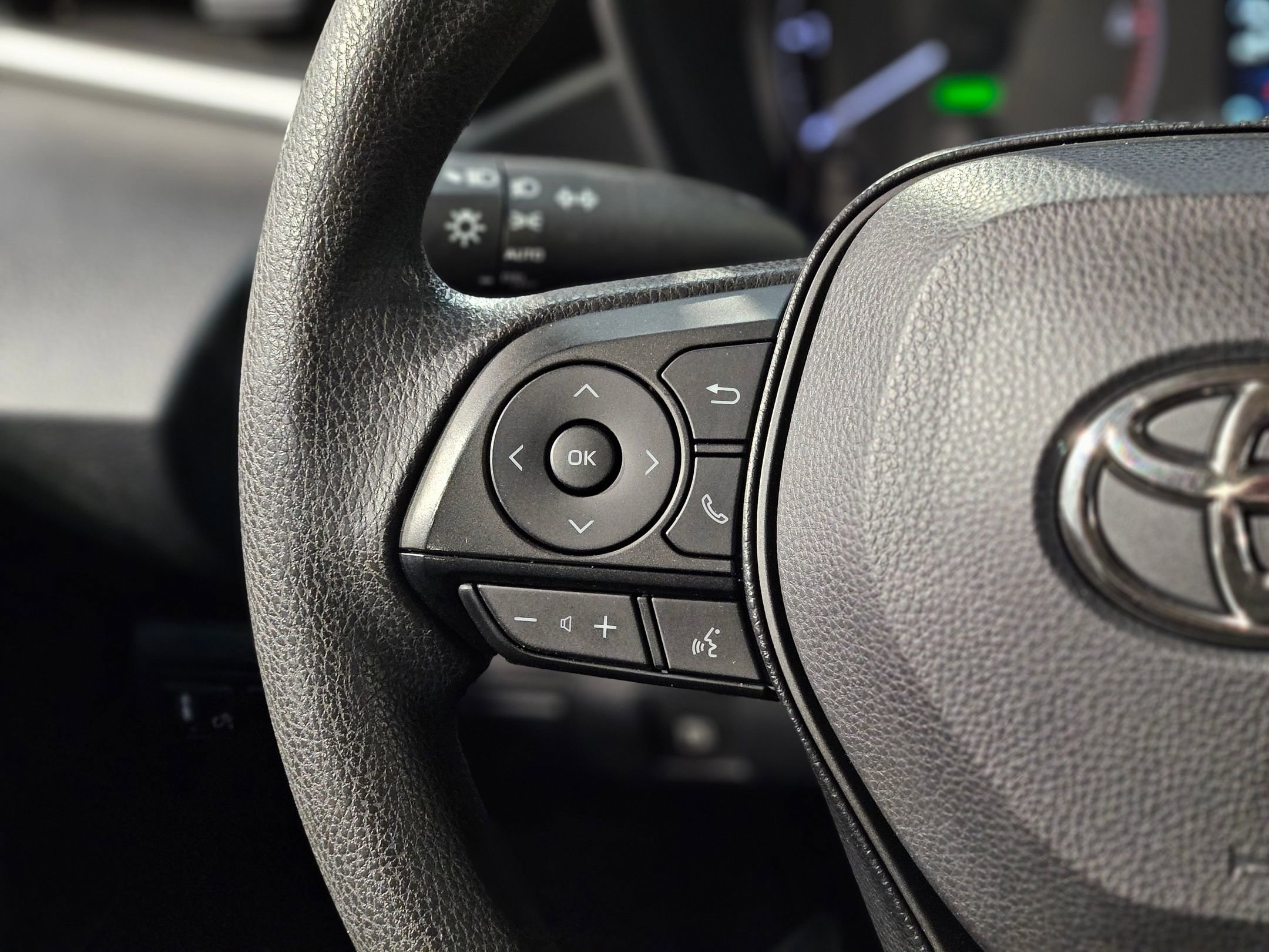 Used 2025 Toyota Corolla LE image 26