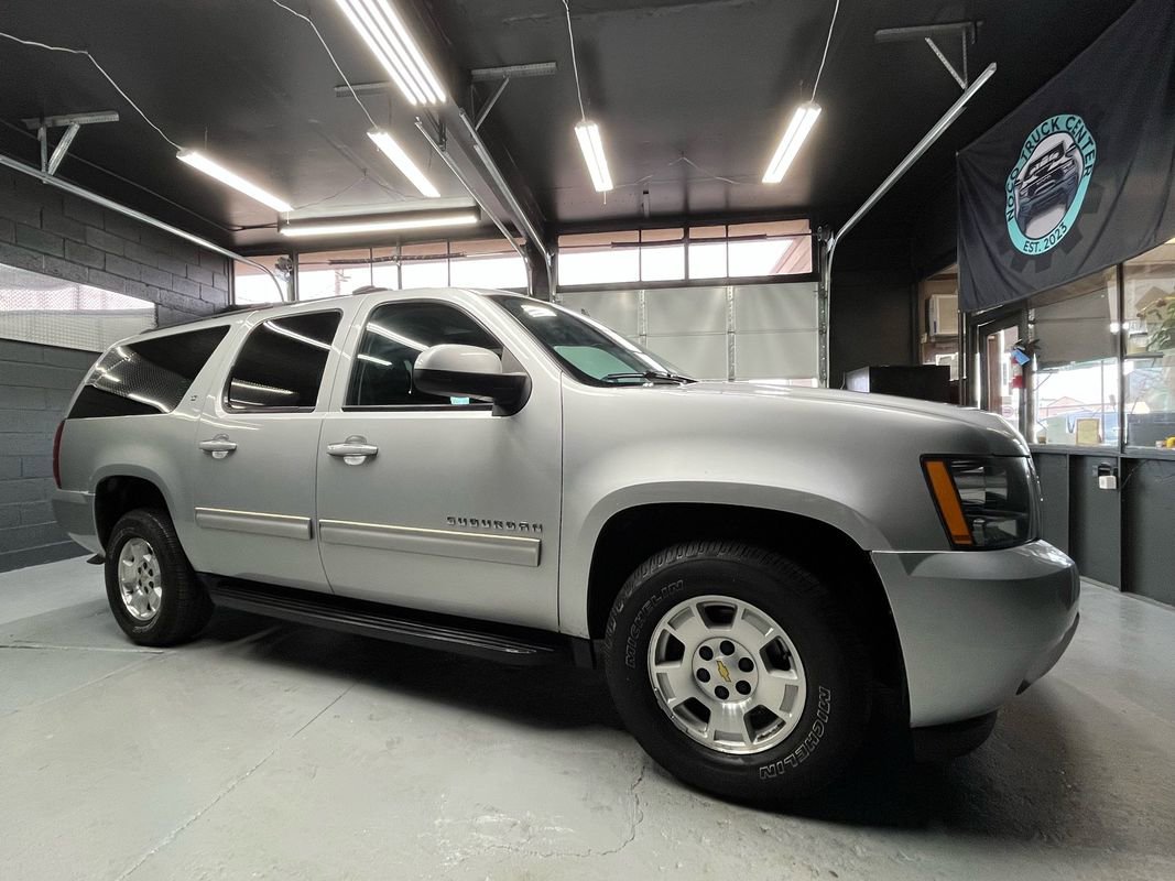 Used 2014 Chevrolet Suburban LT image 1