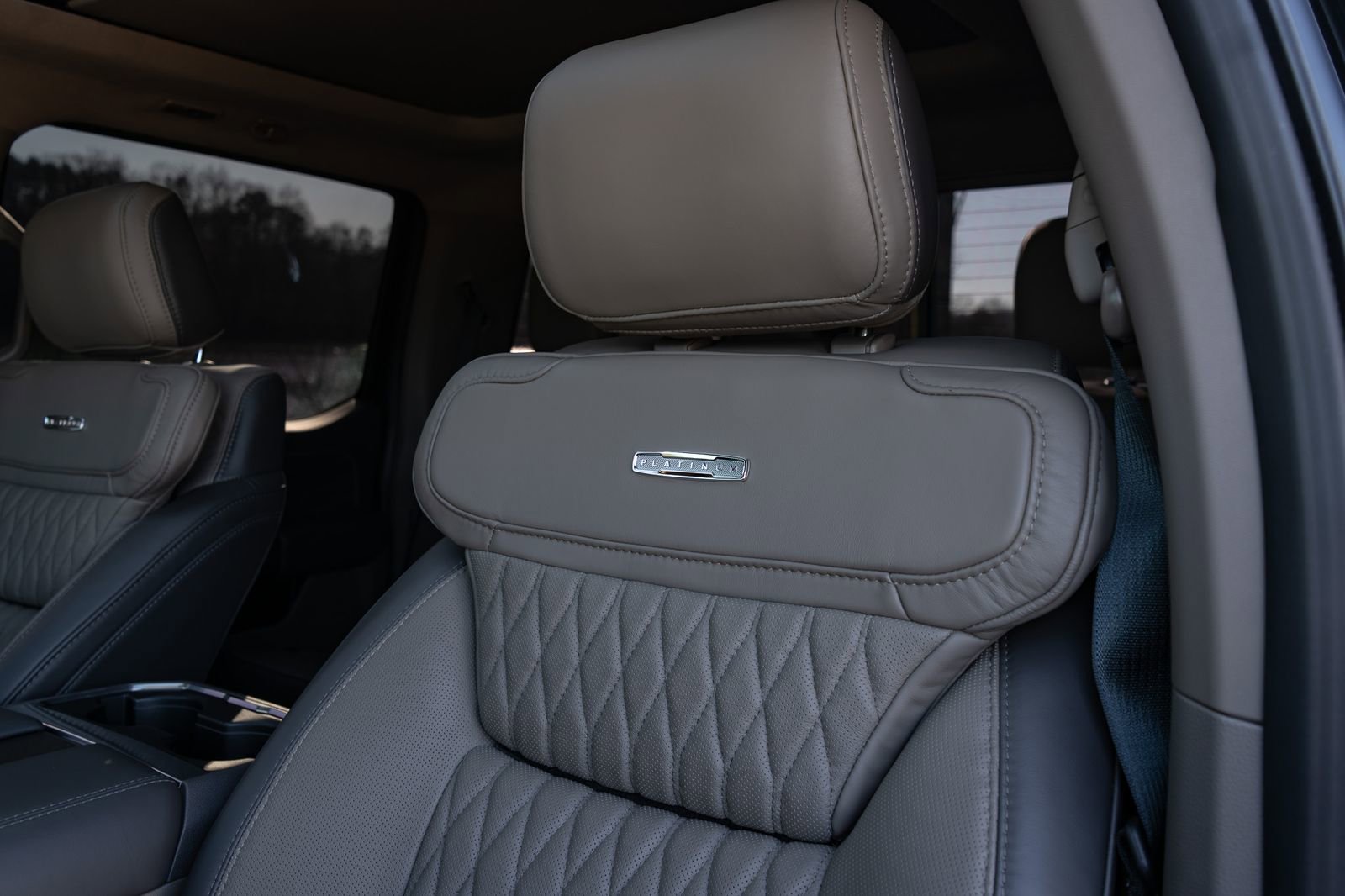 Used 2025 Ford F250 Platinum w/ Platinum Plus Package image 35