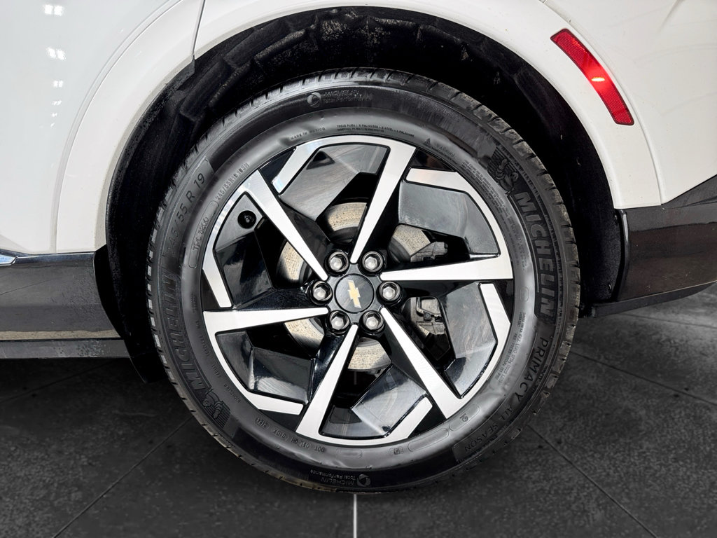 Used 2024 Chevrolet Equinox EV LT FWD image 32