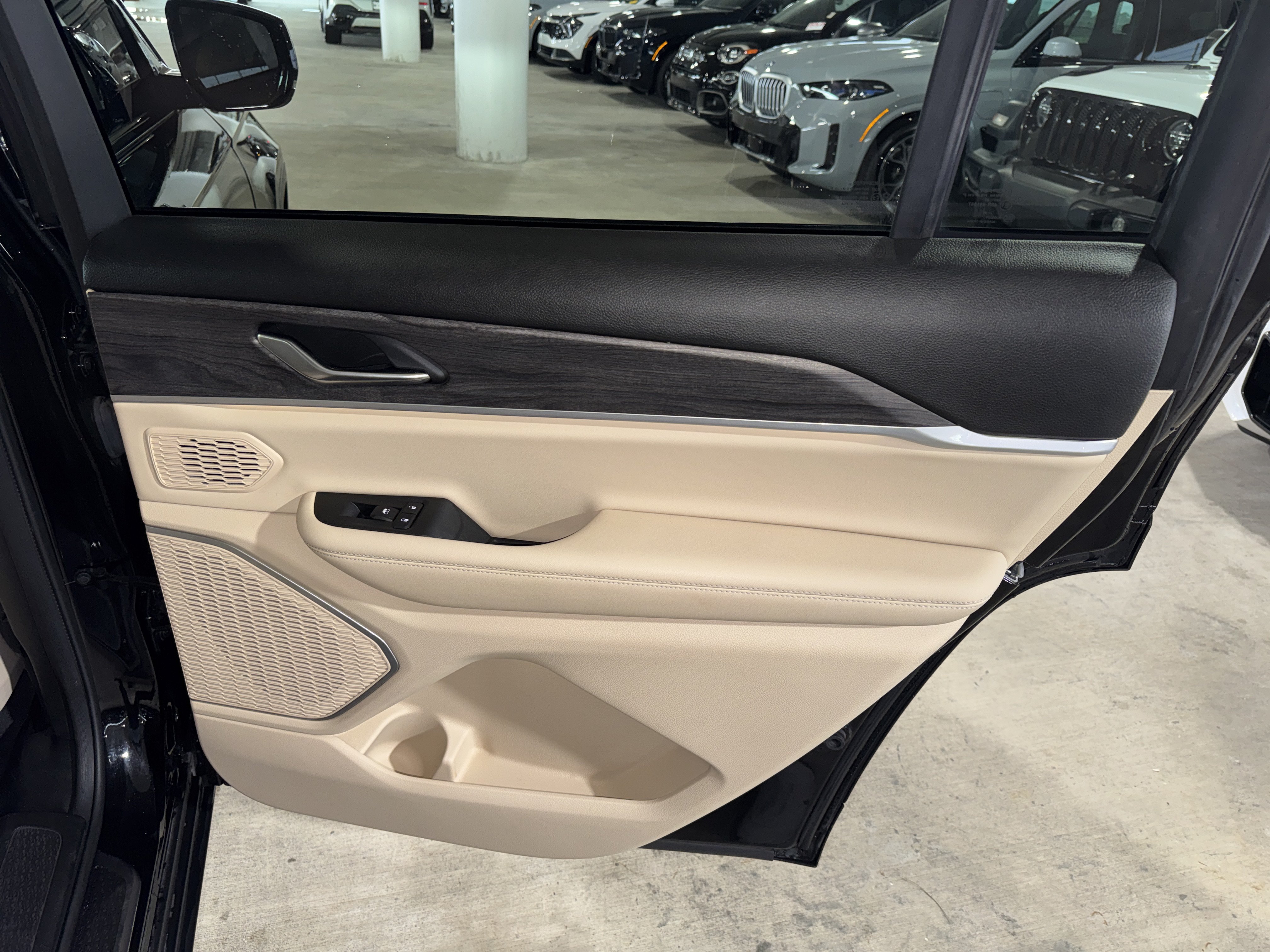 Used 2021 Jeep Grand Cherokee L Limited RWD image 11