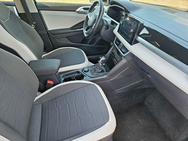 Used 2025 Volkswagen Taos SE AWD/4WD image 17