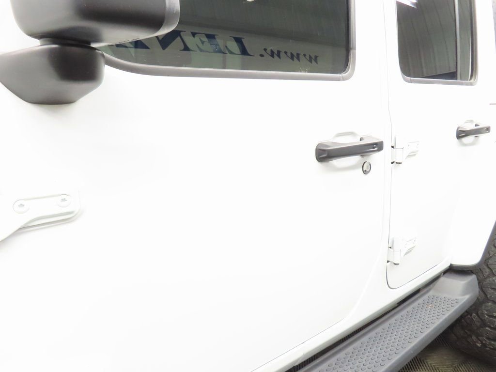 Used 2018 Jeep Wrangler Unlimited Sahara w/ Cold Weather Group image 32