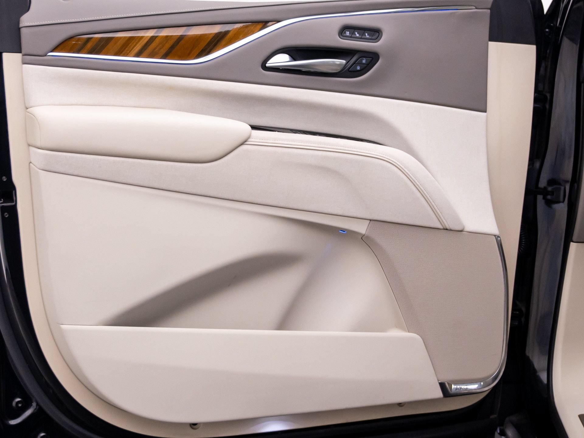 Used 2024 Cadillac Escalade Sport Platinum w/ LPO, ONYX Package AWD/4WD image 14