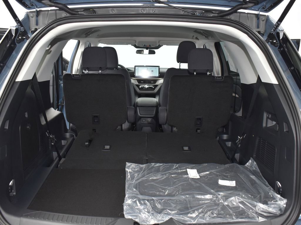 New 2026 Ford Explorer Active image 16