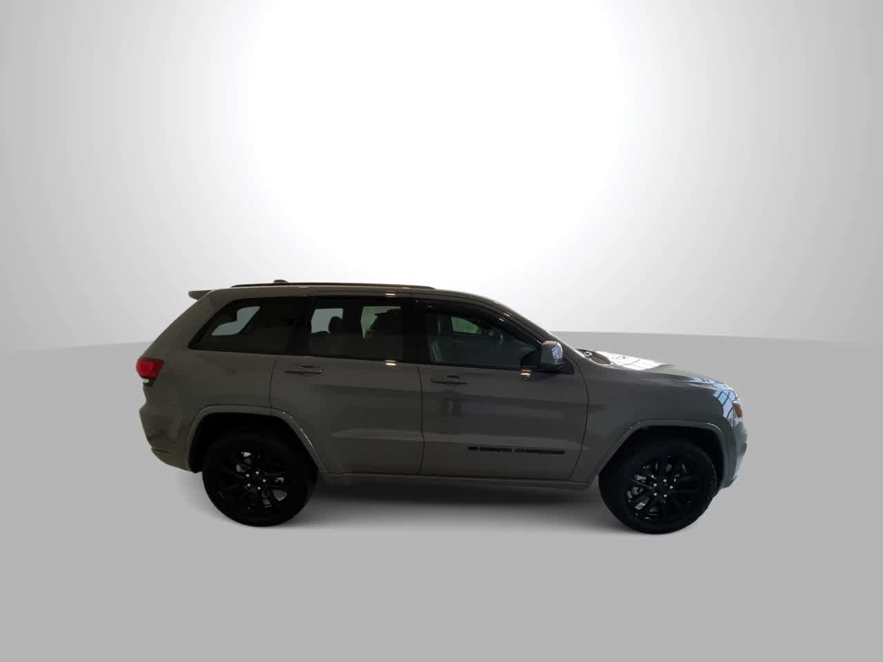 Used 2022 Jeep Grand Cherokee Laredo X AWD/4WD image 9