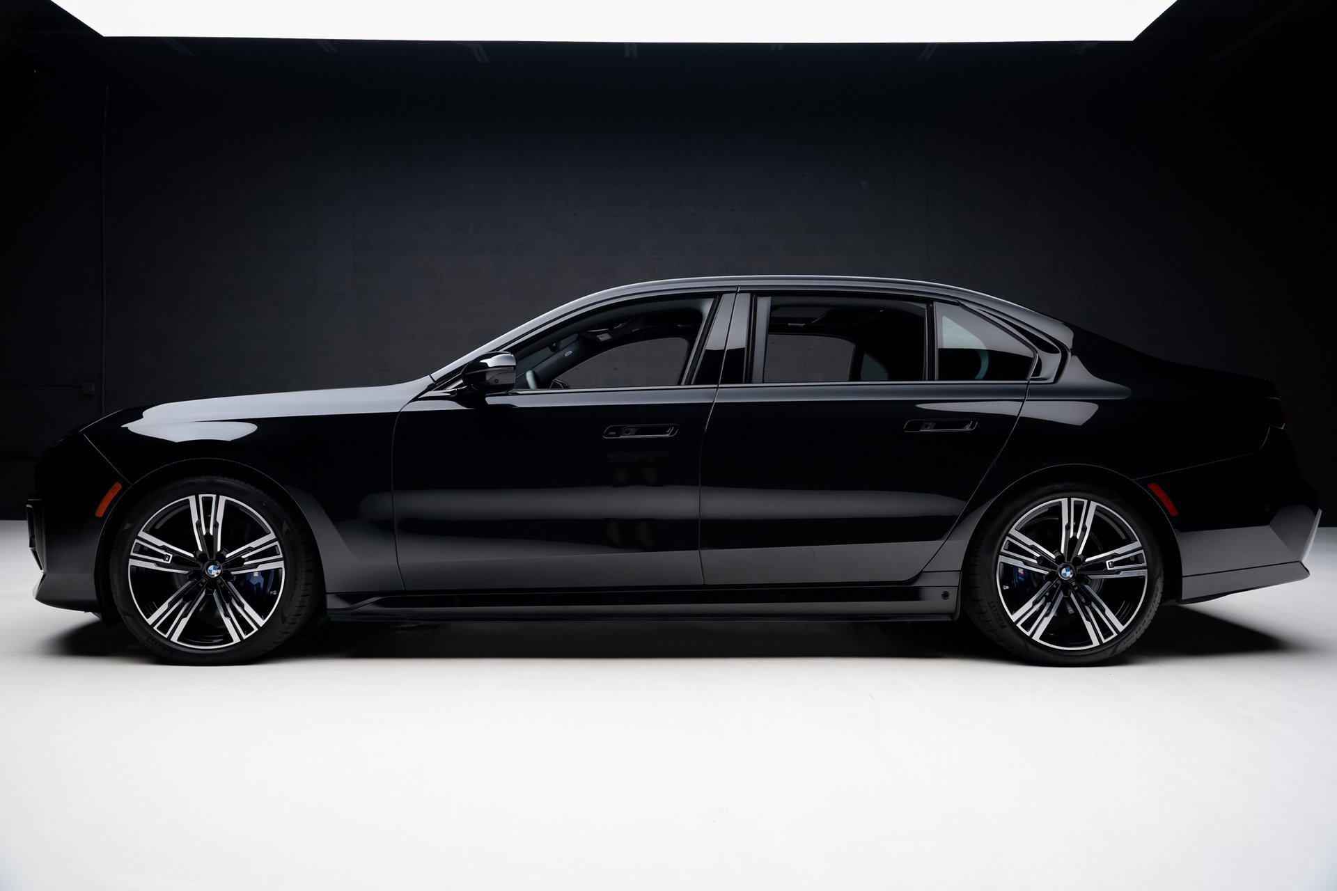 Used 2023 BMW i7 xDrive60 w/ Executive Package 2 image 17