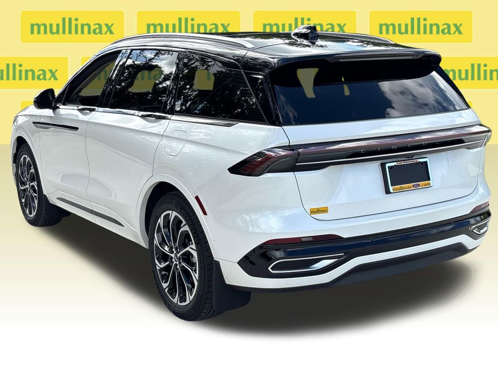 Used 2025 Lincoln Nautilus Reserve AWD/4WD image 11