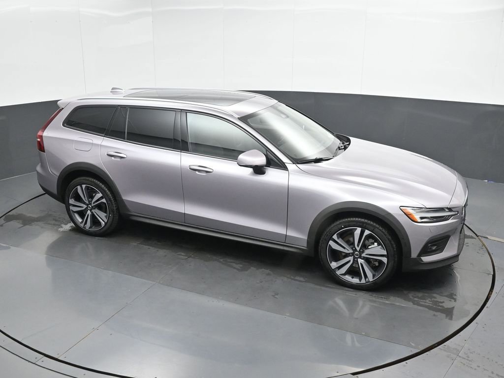 New 2026 Volvo V60 B5 Cross Country Plus w/ Climate Package image 32