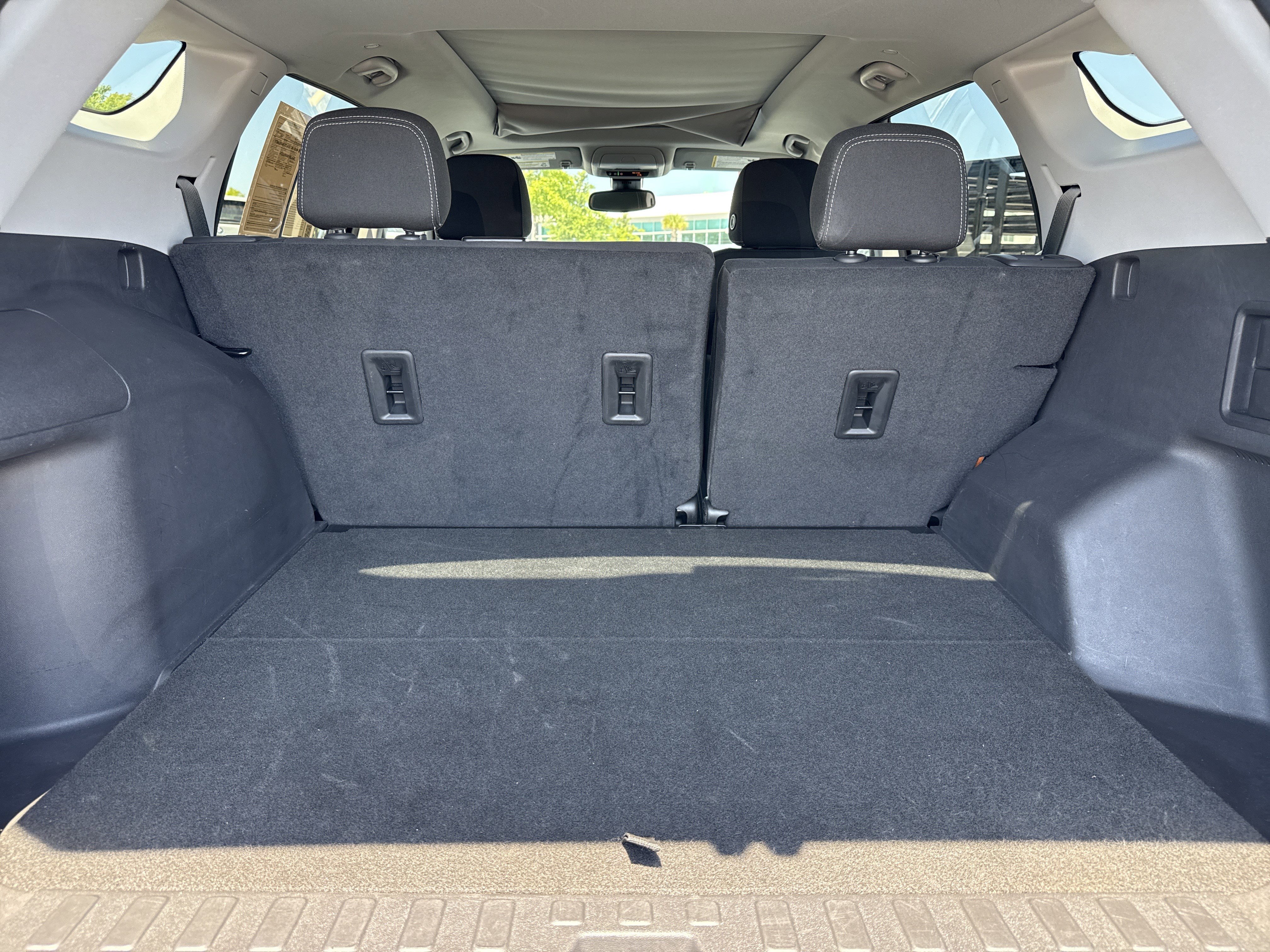 Used 2023 GMC Terrain SLE w/ Driver Convenience Package image 31