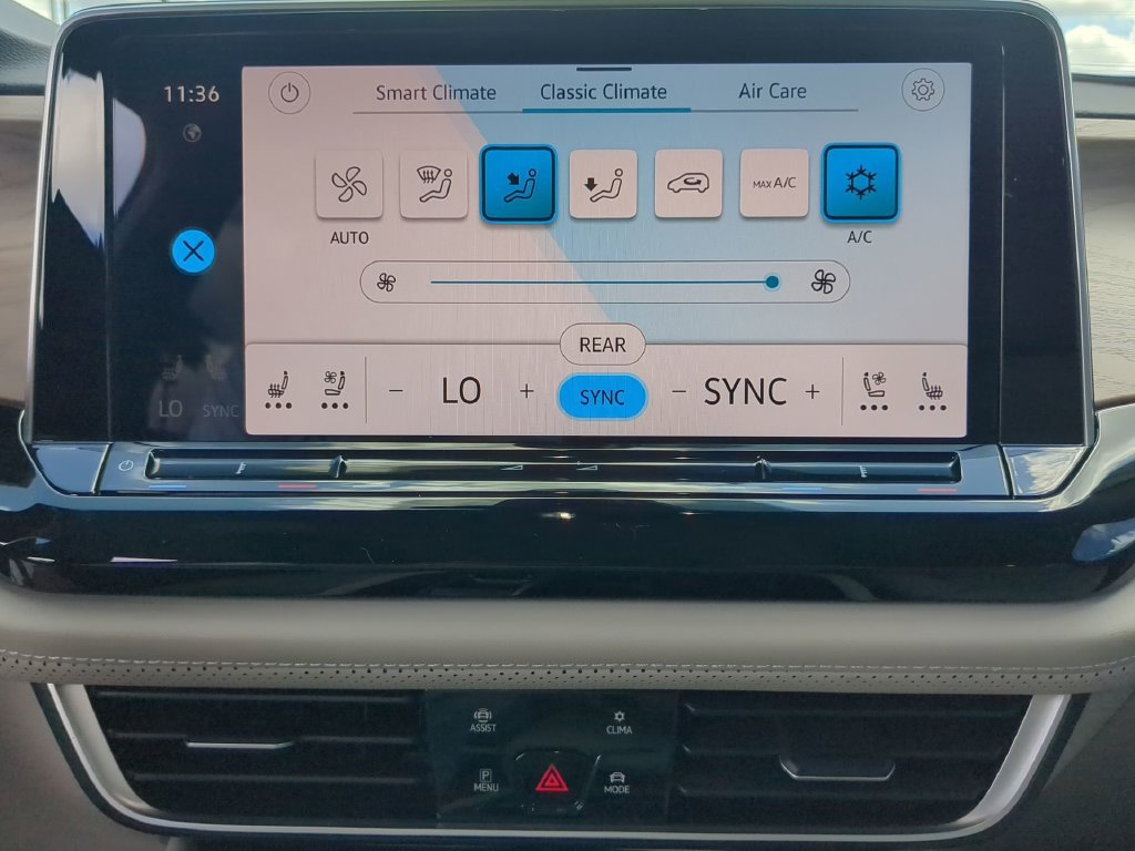 New 2026 Volkswagen Atlas SE FWD image 24
