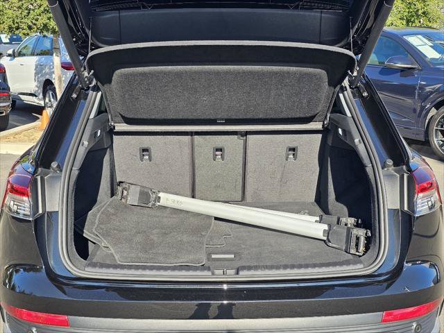 Used 2023 Audi Q4 e-tron Premium Plus w/ Premium Plus AWD/4WD image 7