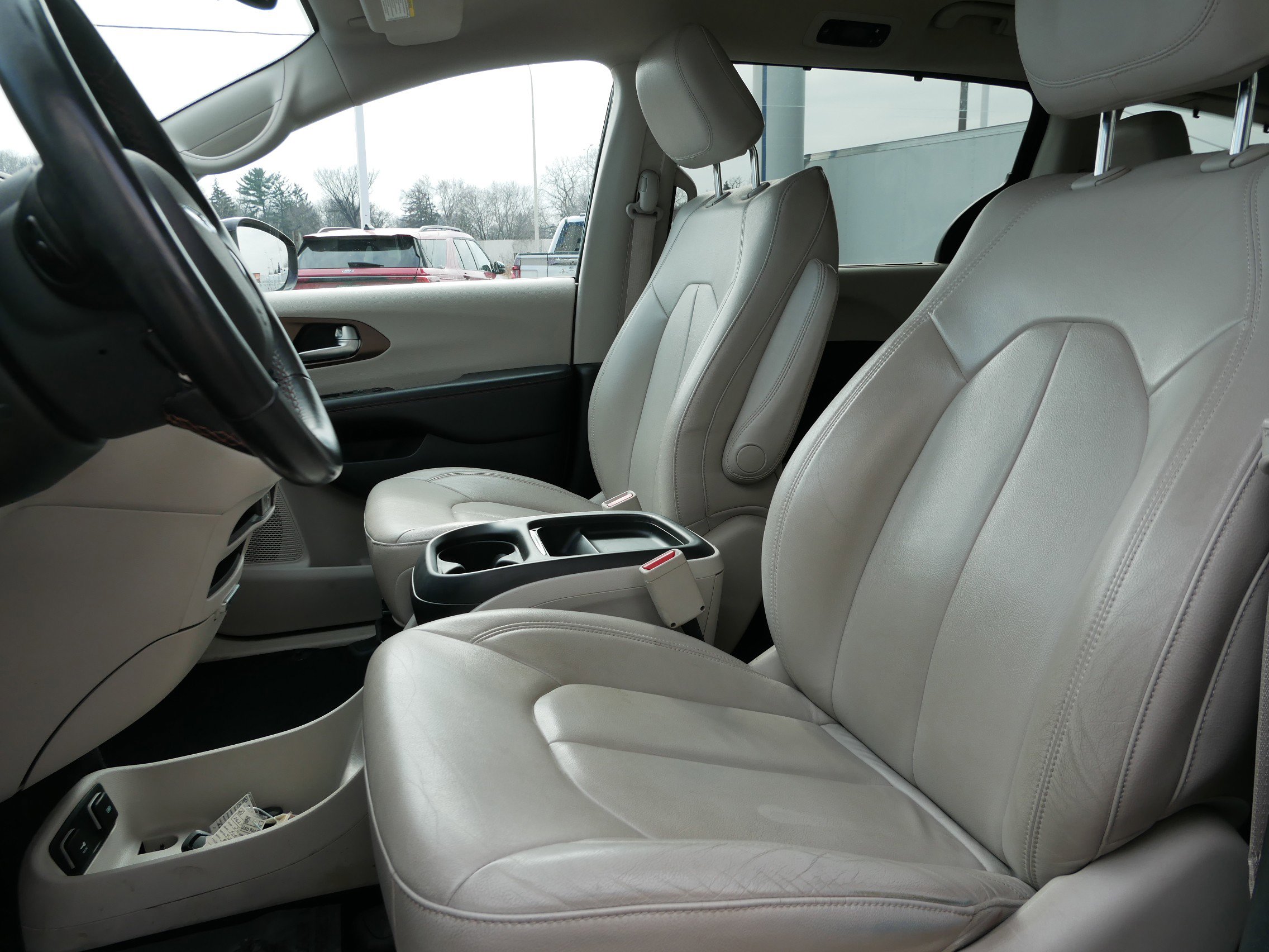 Used 2017 Chrysler Pacifica Touring-L w/ Tire & Wheel Group image 6