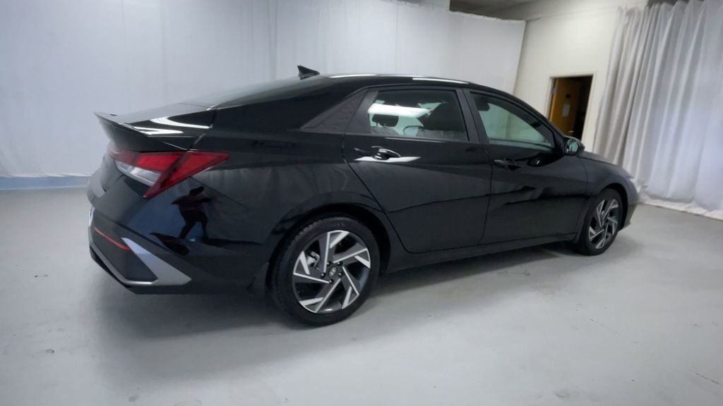 Used 2025 Hyundai Elantra Sport image 21