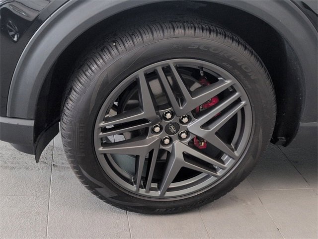 Used 2025 Ford Explorer ST image 5