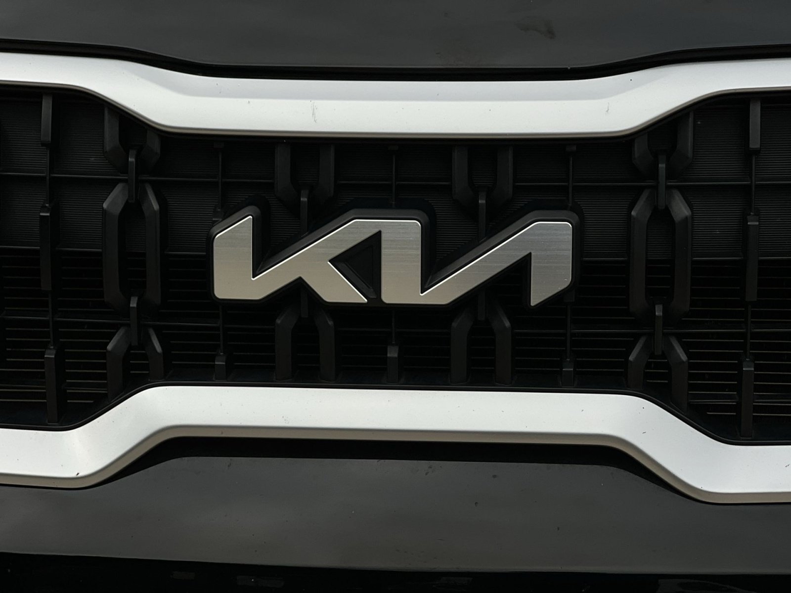 Used 2024 Kia Telluride EX w/ EX Captain's Chair Package AWD/4WD image 12