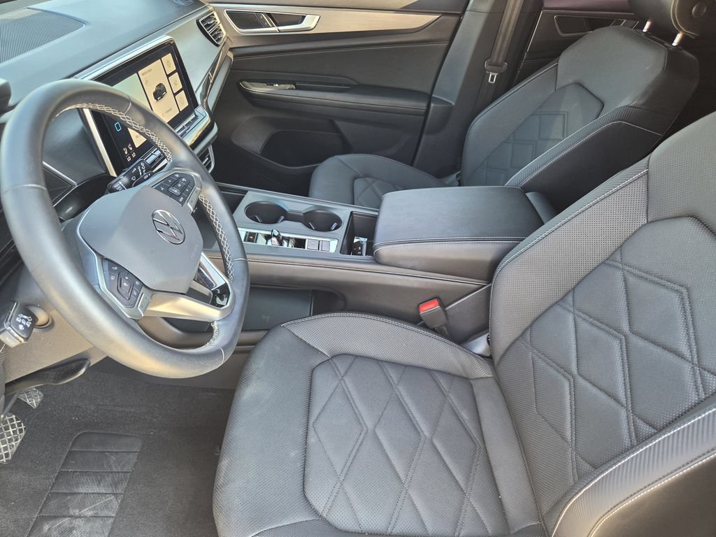 Used 2025 Volkswagen Atlas Cross Sport SE FWD image 12