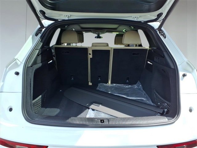 Certified 2025 Audi Q5 2.0T Premium w/ Convenience Plus Package image 8