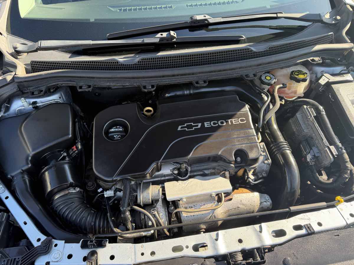 Used 2017 Chevrolet Cruze LS FWD image 21