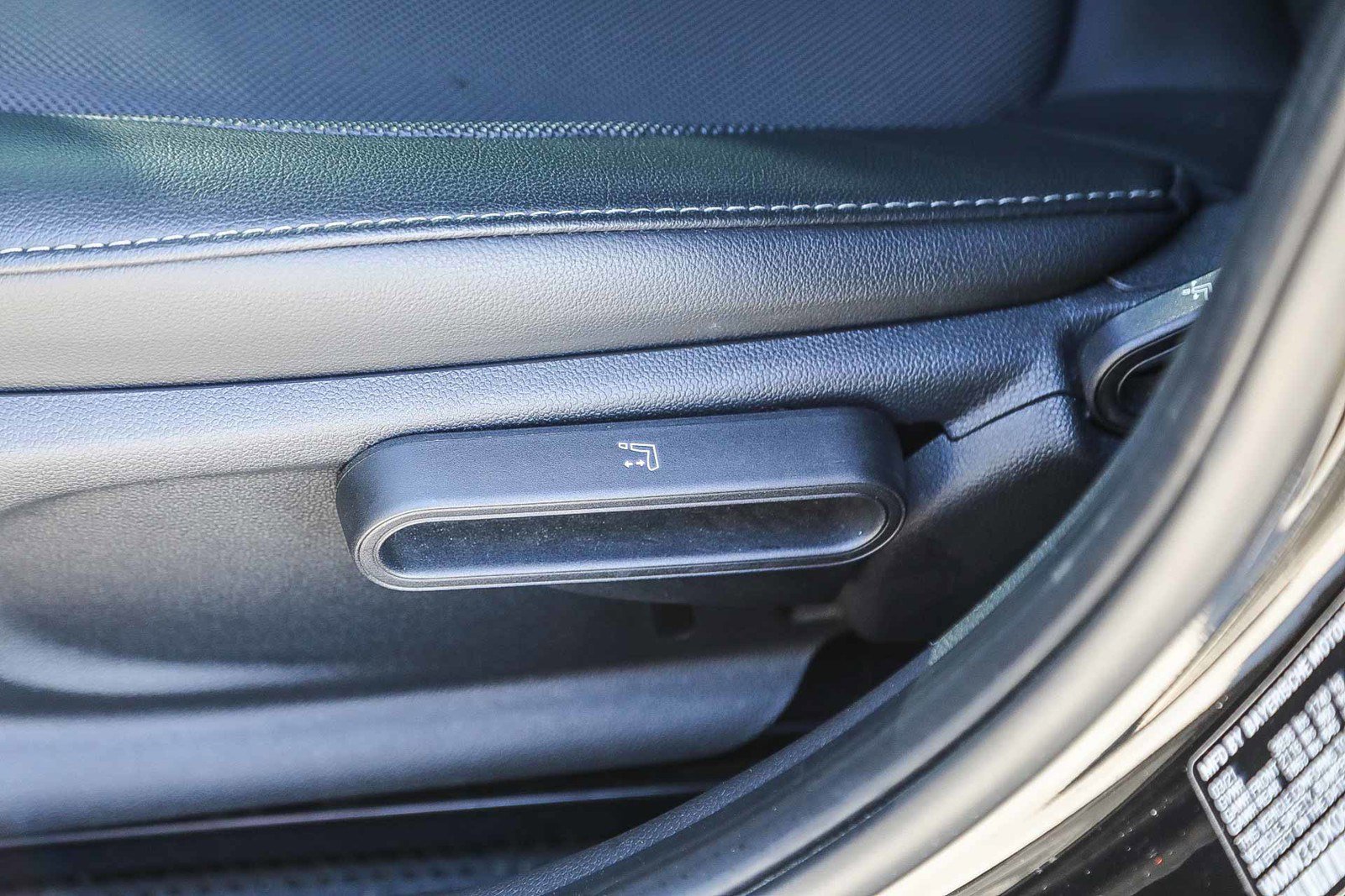 Used 2022 MINI Cooper 4-Door Hardtop image 19