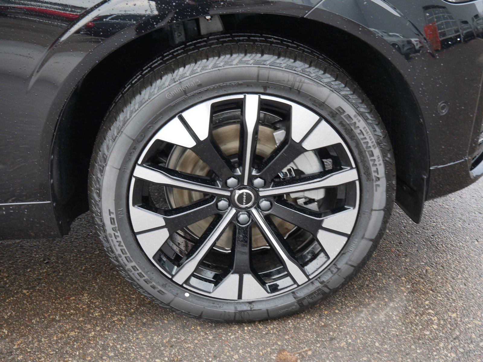 New 2026 Volvo XC60 T8 Plus w/ Climate Package image 4