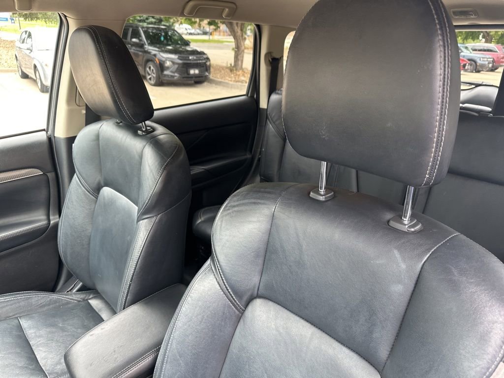 Used 2020 Mitsubishi Outlander AWD image 15