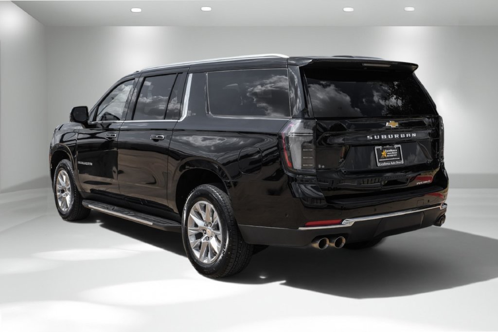 Used 2026 Chevrolet Suburban Premier AWD/4WD image 8