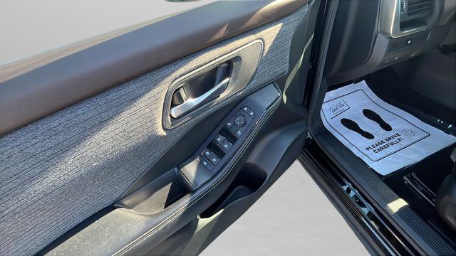 Used 2023 Nissan Rogue SV image 10