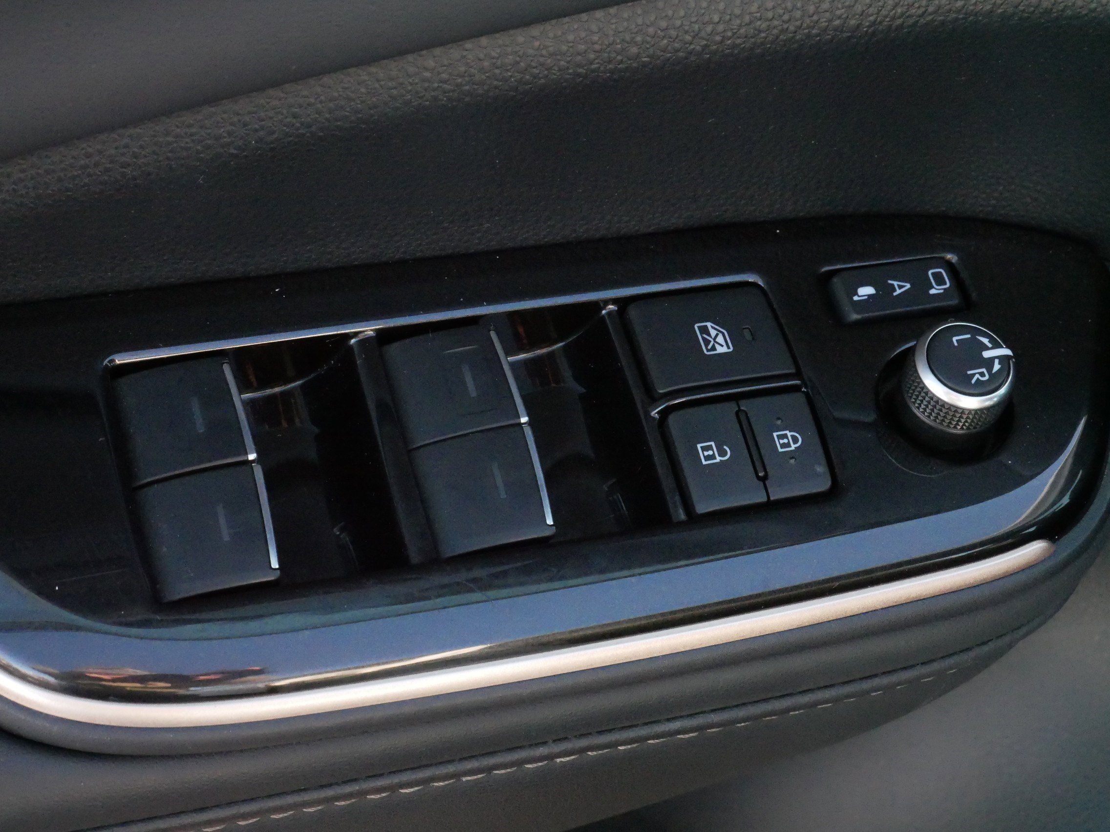 Used 2024 Toyota Crown XLE image 19