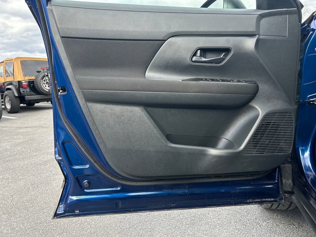 Used 2025 Nissan Kicks S AWD/4WD image 11