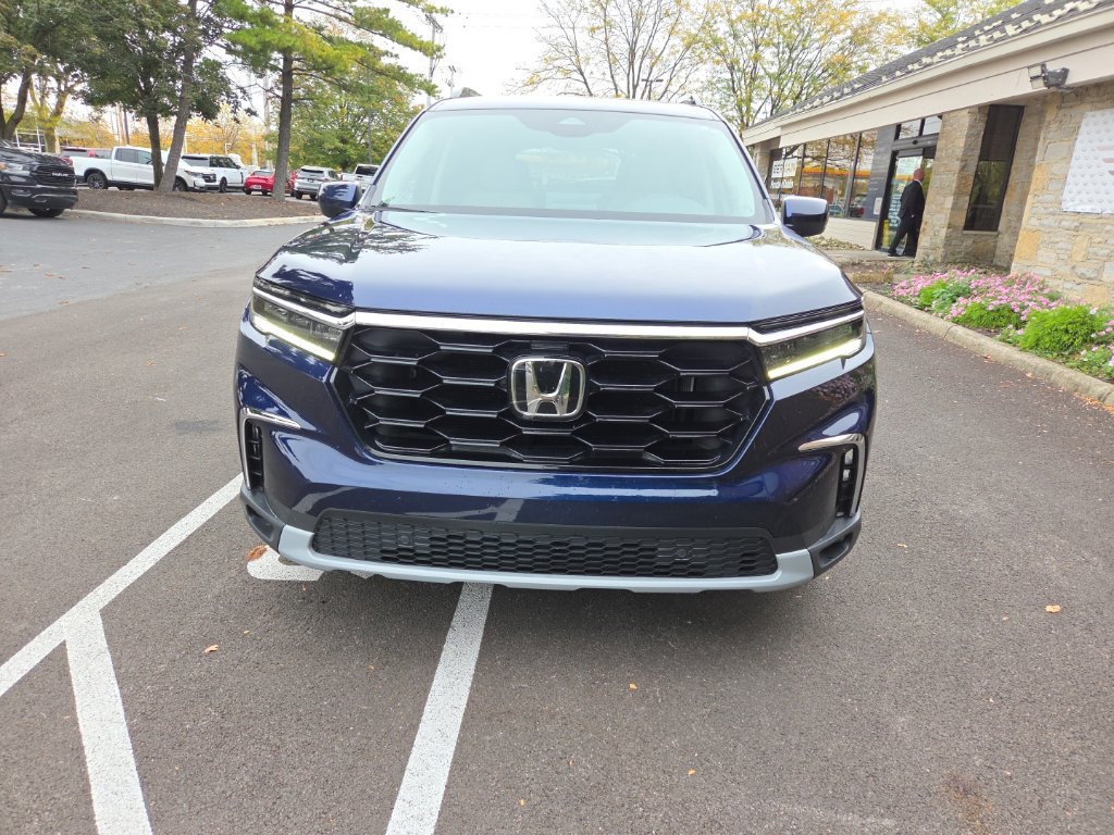 Used 2024 Honda Pilot Touring image 3
