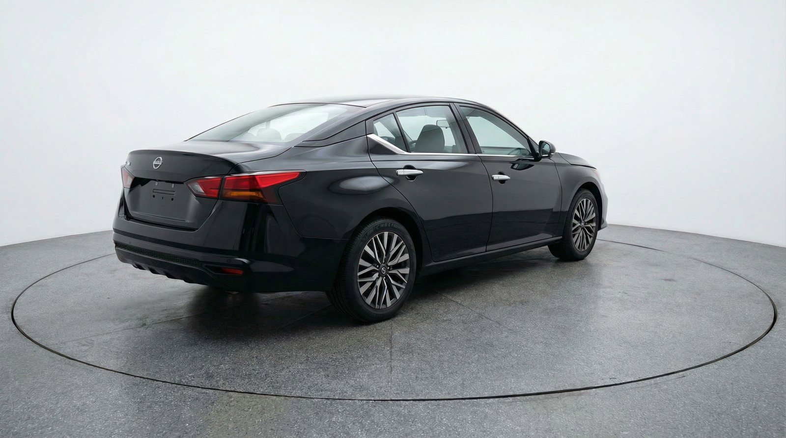 Used 2025 Nissan Altima 2.5 SV image 9