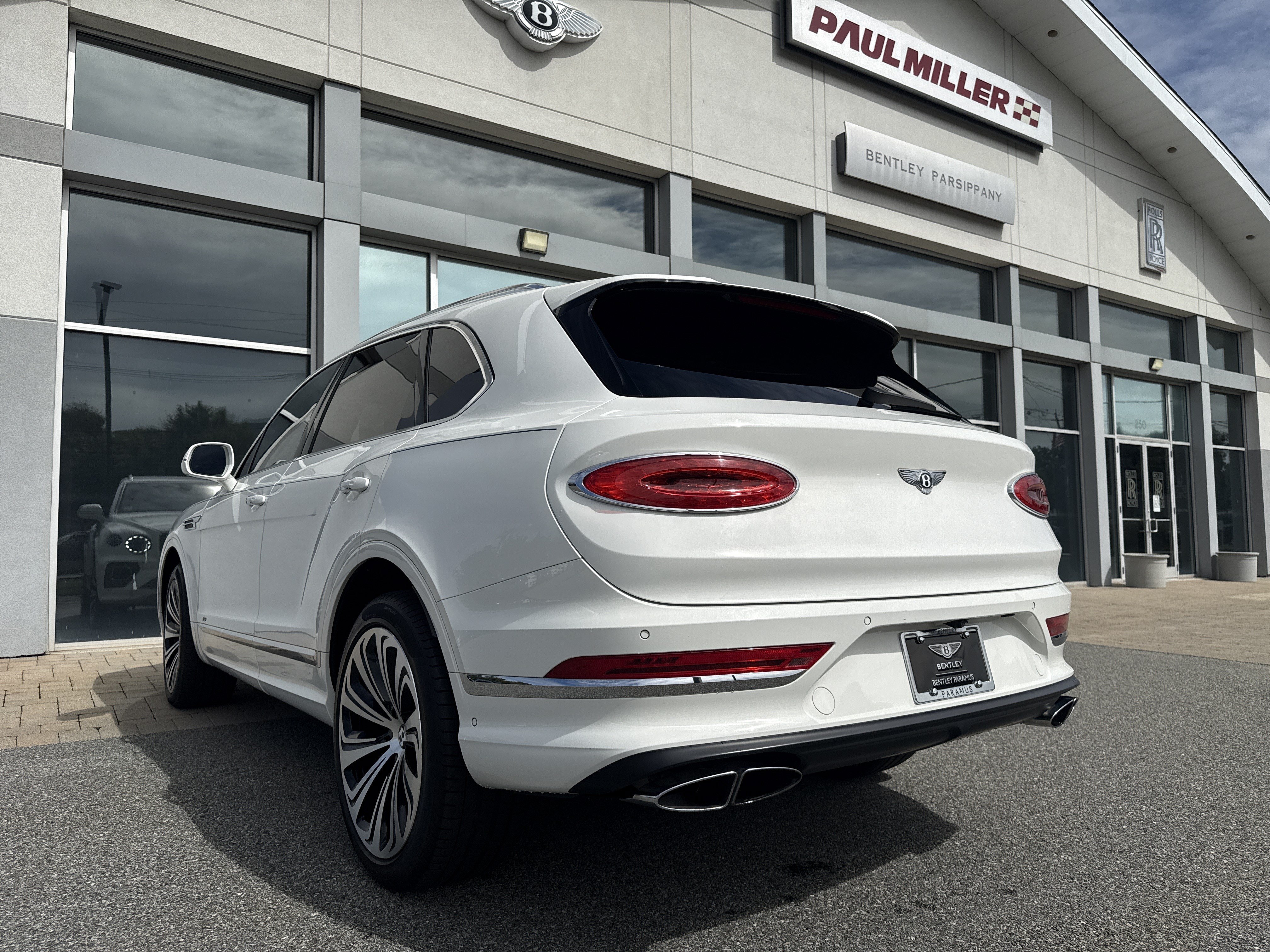 Used 2022 Bentley Bentayga AWD/4WD image 27
