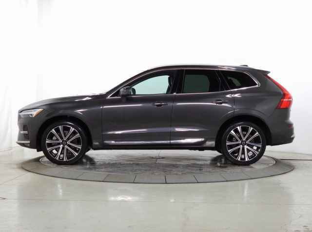 Certified 2023 Volvo XC60 B6 Ultimate w/ Climate Package image 5