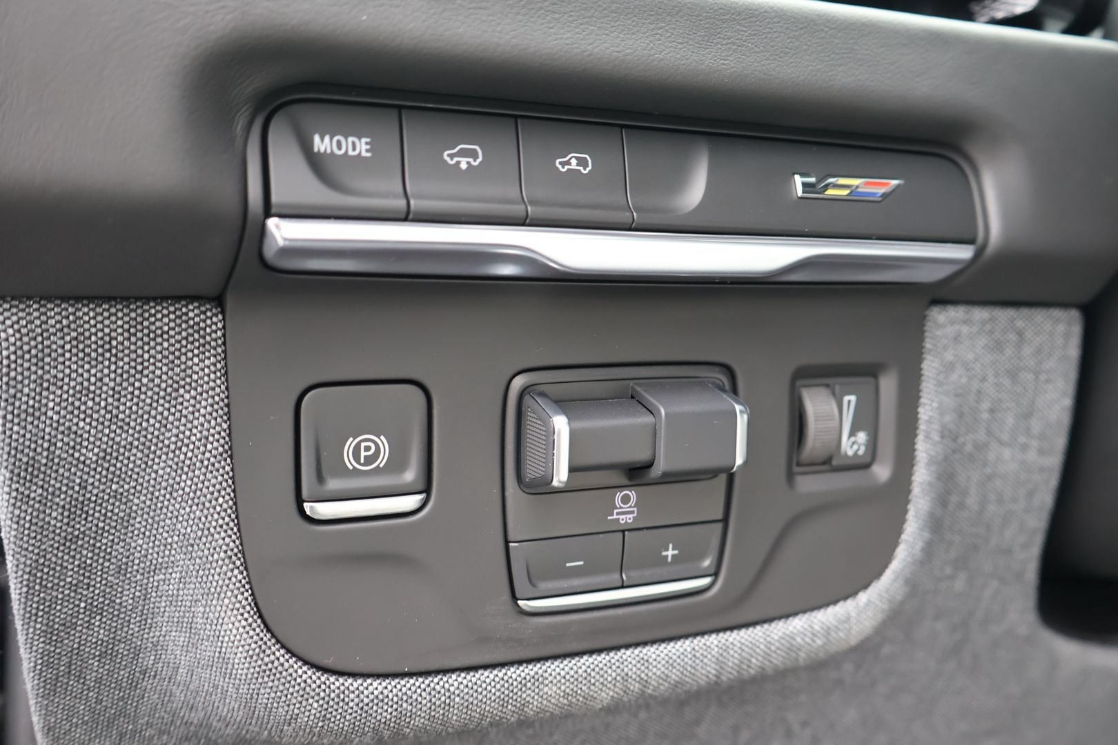 Certified 2025 Cadillac Escalade ESV V AWD/4WD image 23