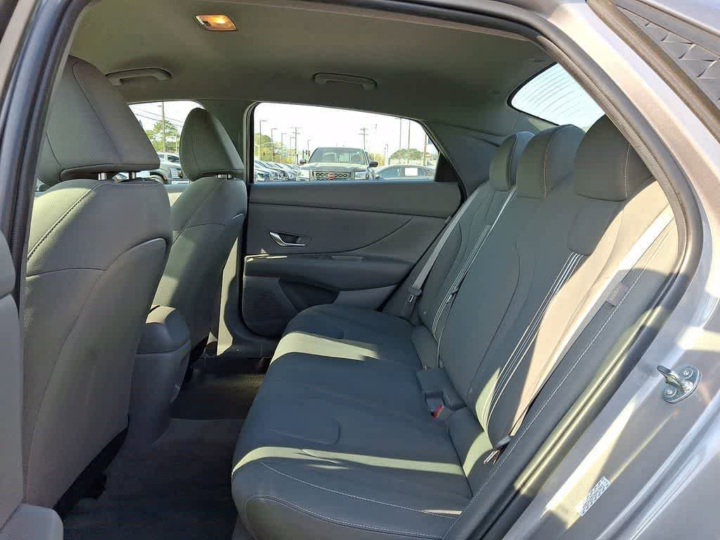 Used 2024 Hyundai Elantra SEL FWD image 9