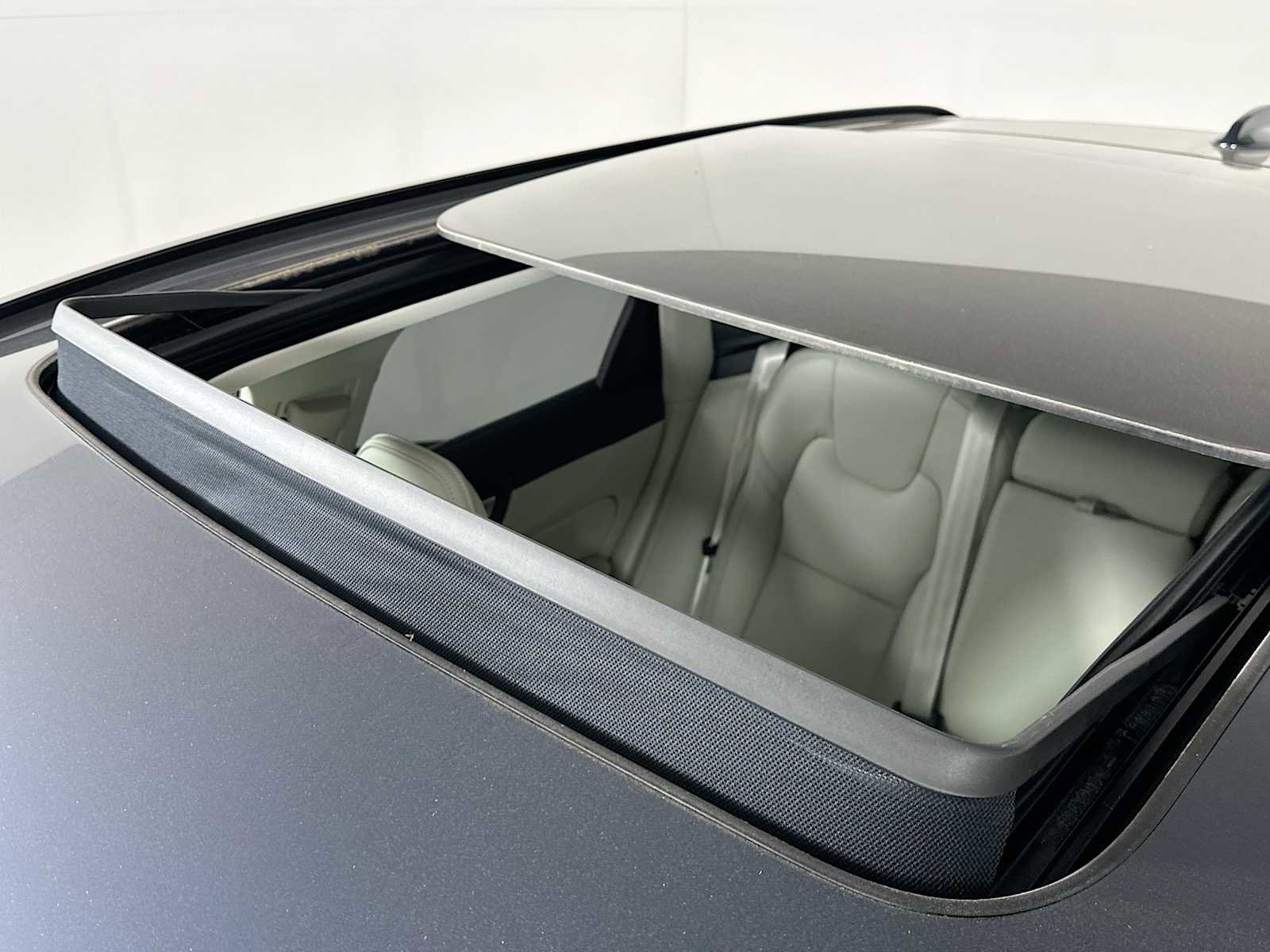 New 2026 Volvo XC60 B5 Ultra w/ Protection Package Premier image 20